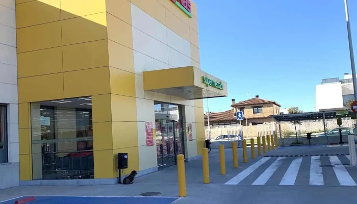 Ahorramas -  Estacionamiento - Villanueva de la Cañada