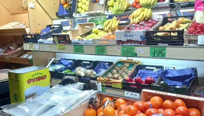 Alimentacion Estanco Paris Del Propietario - Frómista