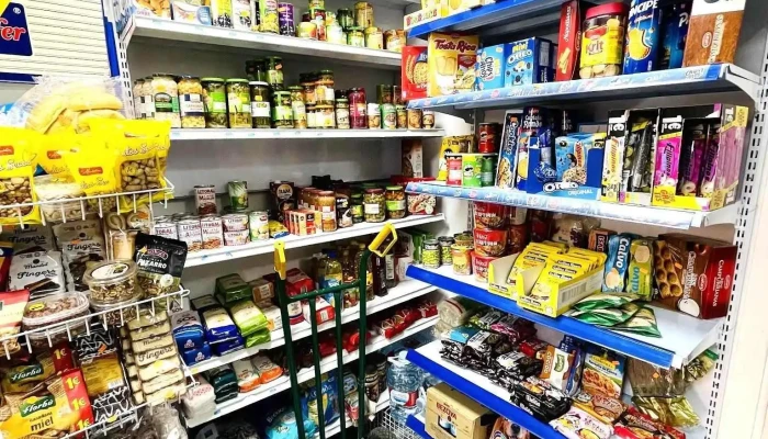 Alimentacion Y Bazar Feliz Del Propietario - Madrid