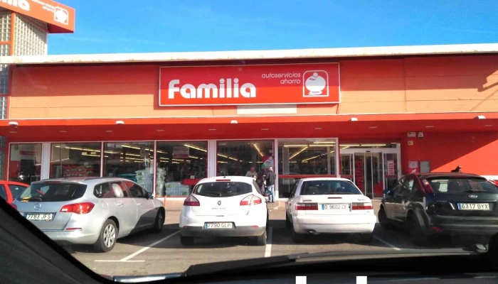 Autoservicios Familia -  Estacionamiento - La Arena