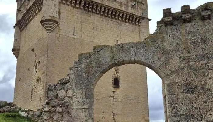 Castillo De Belmonte De Campos -  Muro De Piedra - Belmonte de Campos