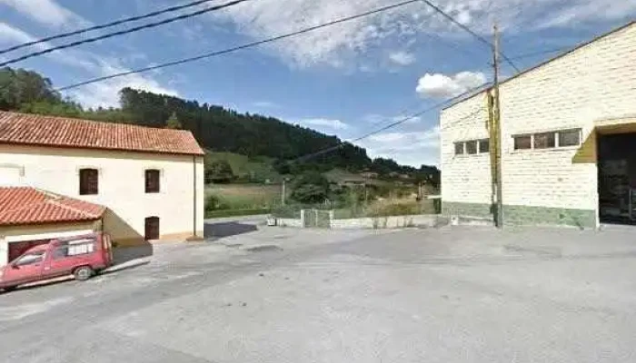 La Cooperativa Carreno Cerca De Mideg - Asturias