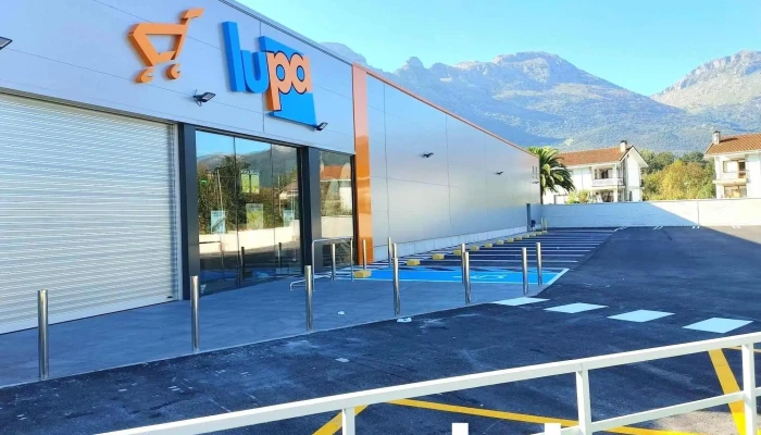 Lupa Supermercados -  Estacionamiento - Ramales de la Victoria