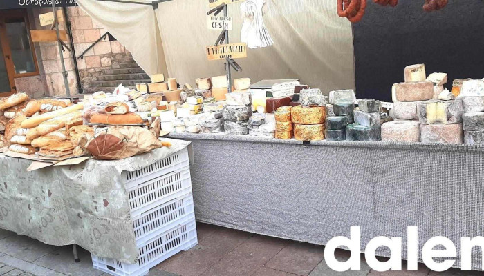 Mercado Dominical -  Interior - Cangas de Onís