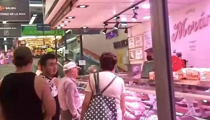 Mercado Puente De Vallecas -  Videos - Madrid