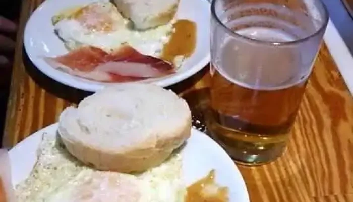 Meson Plaza Comida Y Bebida - Fuentidueña de Tajo