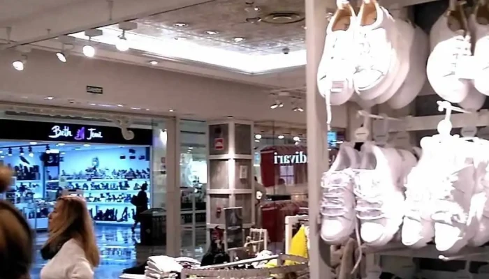 Stradivarius -  Videos - San Sebastián de los Reyes