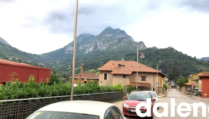 Supermercado Coviran -  Estacionamiento - Proaza