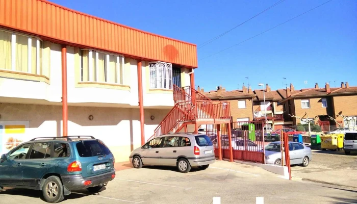 Supermercado Maxcoop -  Estacionamiento - Pelayos de la Presa