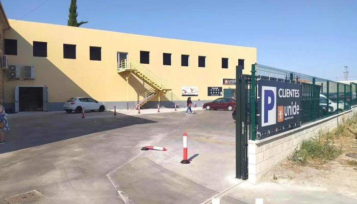 Supermercado Unide -  Estacionamiento - Villaconejos