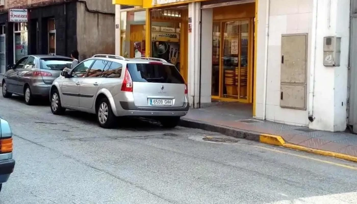 Supermercados Alimerka -  Estacionamiento - Moreda