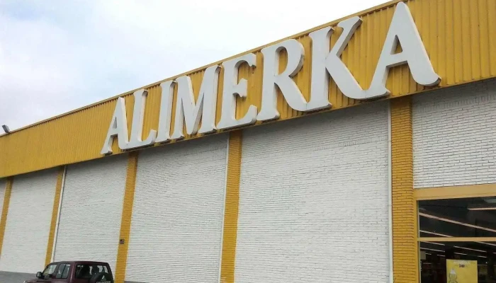 Supermercados Alimerka -  Estacionamiento - Grado