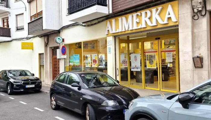 Supermercados Alimerka -  Estacionamiento - Cudillero