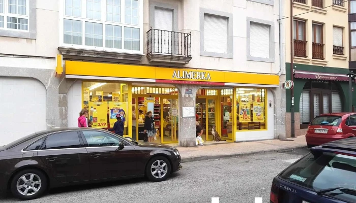 Supermercados Alimerka -  Estacionamiento - San Juan de la Arena