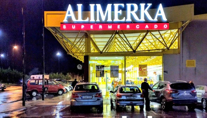 Supermercados Alimerka -  Estacionamiento - Ribadesella