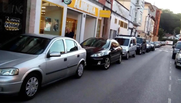 Supermercados Alimerka -  Estacionamiento - Arriondas