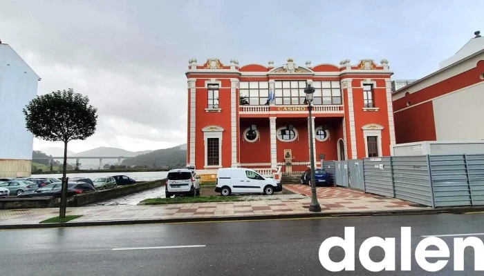 Supermercados Alimerka -  Estacionamiento - Navia