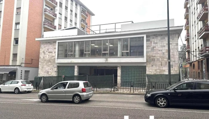 Supermercados Alimerka -  Estacionamiento - Pola de Siero