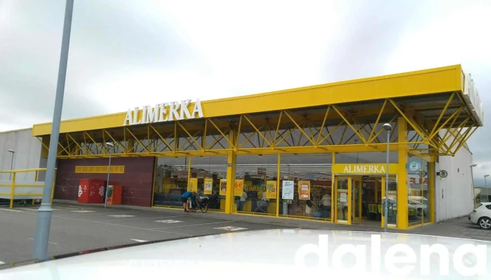 Supermercados Alimerka -  Estacionamiento - Tapia de Casariego