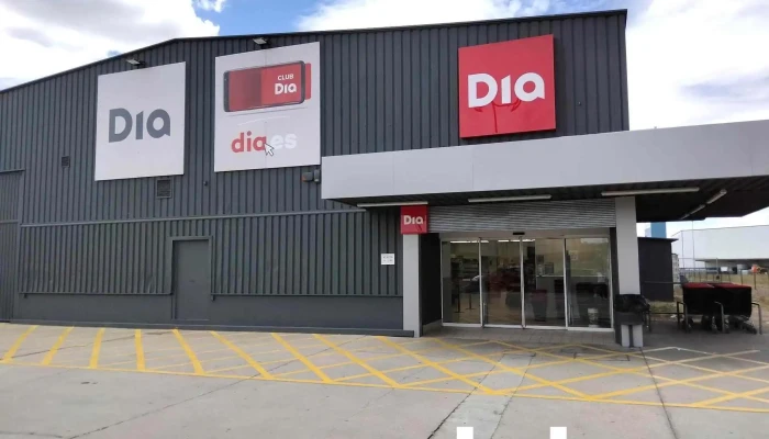 Supermercados Dia -  Estacionamiento - Venta de Baños