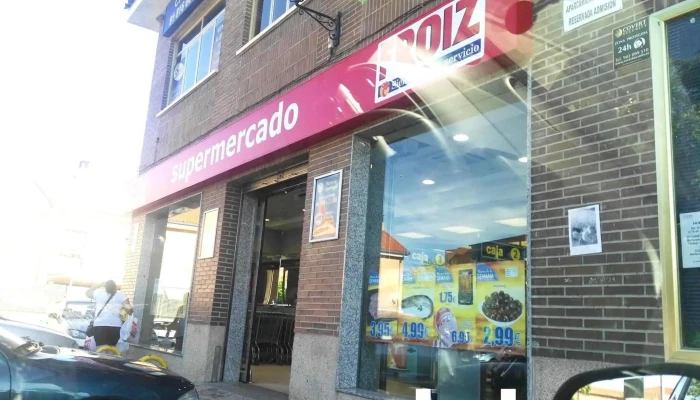 Supermercados Froiz -  Estacionamiento - Torrejón de la Calzada