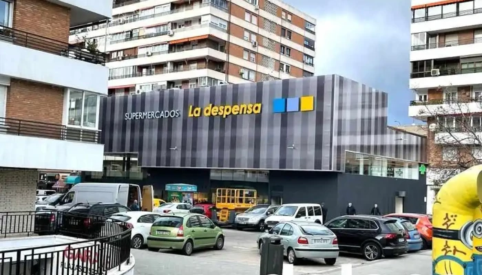 Supermercados La Despensa Isla Tavira -  Estacionamiento - Madrid