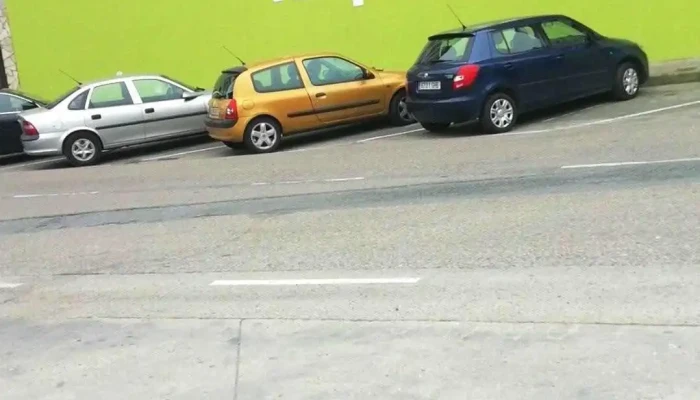 Supermercados La Plaza De Dia -  Estacionamiento - Vegadeo
