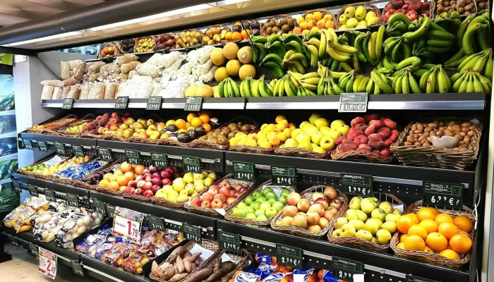 Unide Market Y Carniceria Tres Metros Interior - Villa del Prado